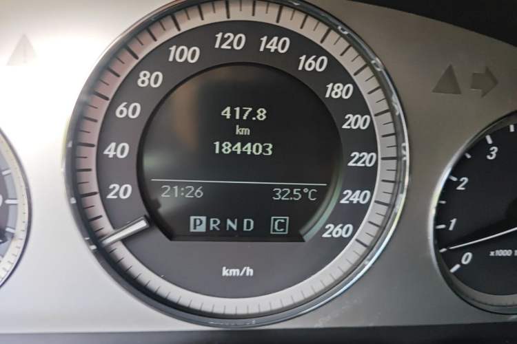 Used Mercedes-Benz GLK-Class 2008 GLK 350 4MATIC Odometer Close Up