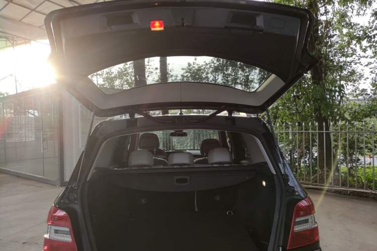 Used Mercedes-Benz GLK-Class 2008 GLK 350 4MATIC Trunk