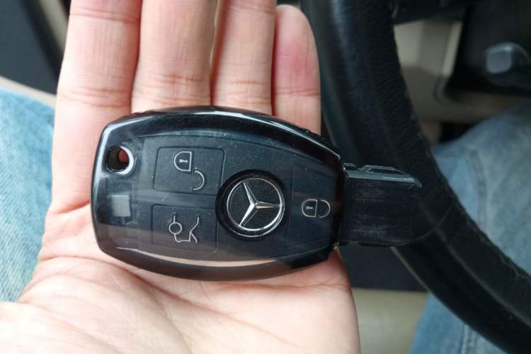 Used Mercedes-Benz GLK-Class 2008 GLK 300 4MATIC Luxury Model Vehicle Key