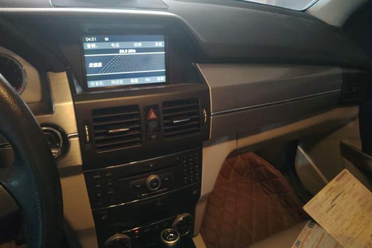 Used Mercedes-Benz GLK-Class 2008 GLK 300 4MATIC Luxury Model Audio And AC Panel