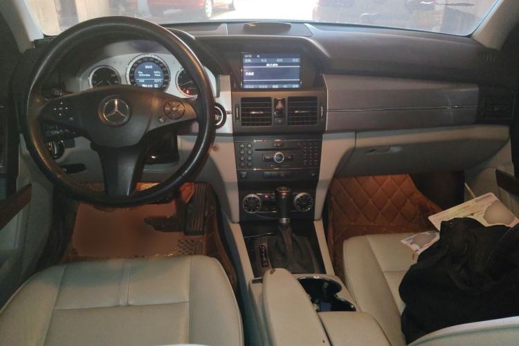 Used Mercedes-Benz GLK-Class 2008 GLK 300 4MATIC Luxury Model Center Console