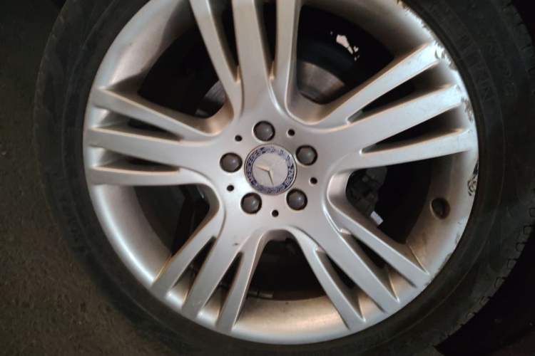 Used Mercedes-Benz GLK-Class 2008 GLK 300 4MATIC Luxury Model Right Front Wheel Hub