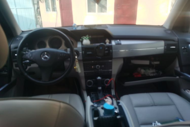Used Mercedes-Benz GLK-Class 2008 GLK 300 4MATIC Luxury Model Center Console