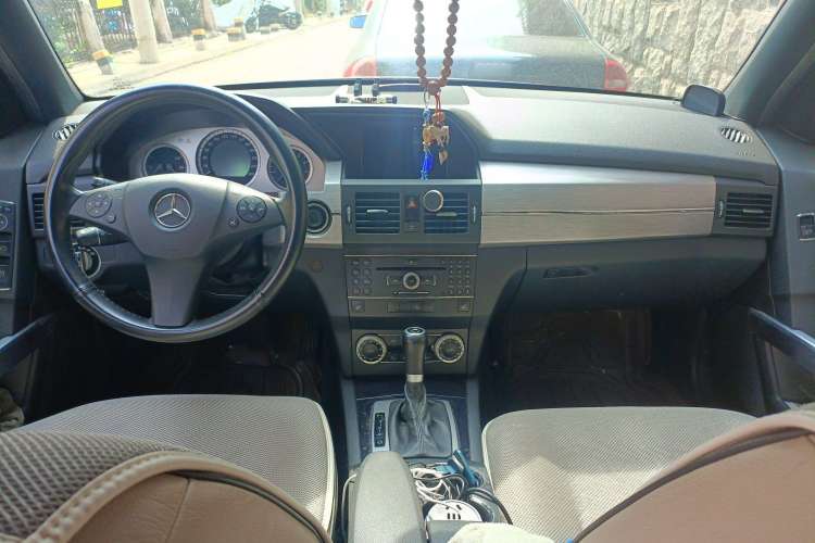 Used Mercedes-Benz GLK-Class 2008 GLK 300 4MATIC Luxury Model Center Console