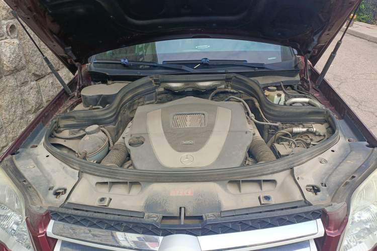 Used Mercedes-Benz GLK-Class 2008 GLK 300 4MATIC Luxury Model Engine Bay