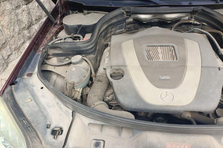 Used Mercedes-Benz GLK-Class 2008 GLK 300 4MATIC Luxury Model Engine Bay Right