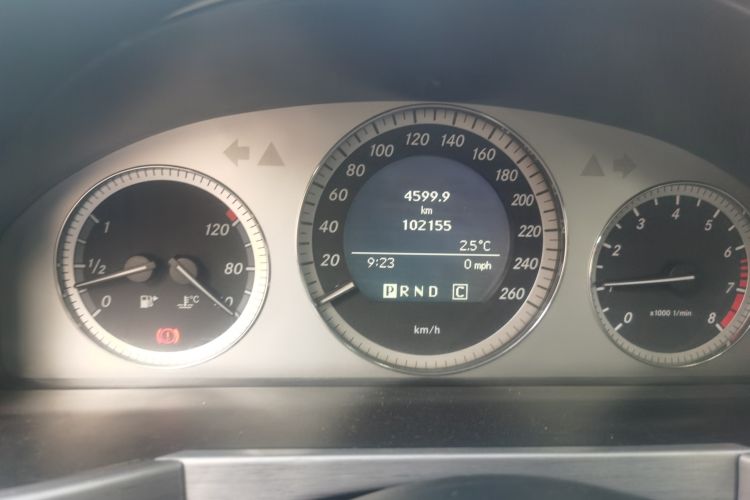 Used Mercedes-Benz GLK-Class 2008 GLK 300 4MATIC Luxury Model Odometer Close Up