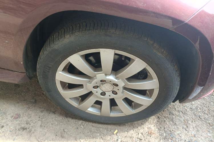 Used Mercedes-Benz GLK-Class 2008 GLK 300 4MATIC Luxury Model Right Front Wheel Hub