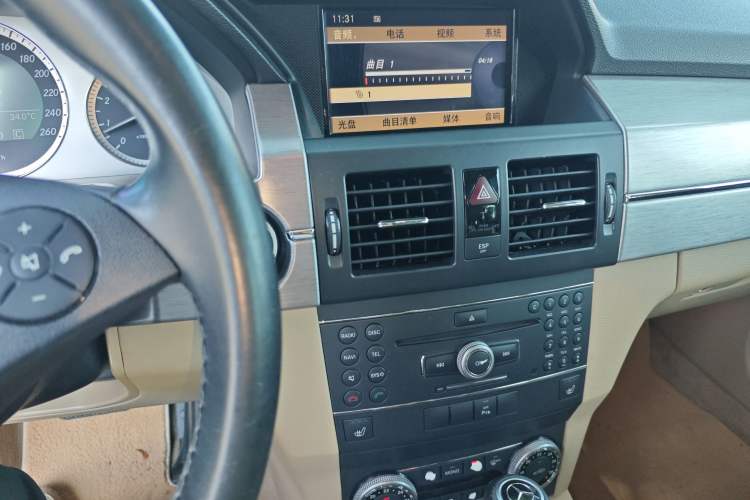 Used Mercedes-Benz GLK-Class 2008 GLK 300 4MATIC Luxury Model Audio And AC Panel