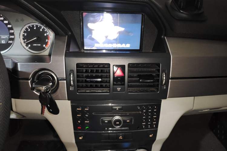 Used Mercedes-Benz GLK-Class 2008 GLK 350 4MATIC Audio And AC Panel