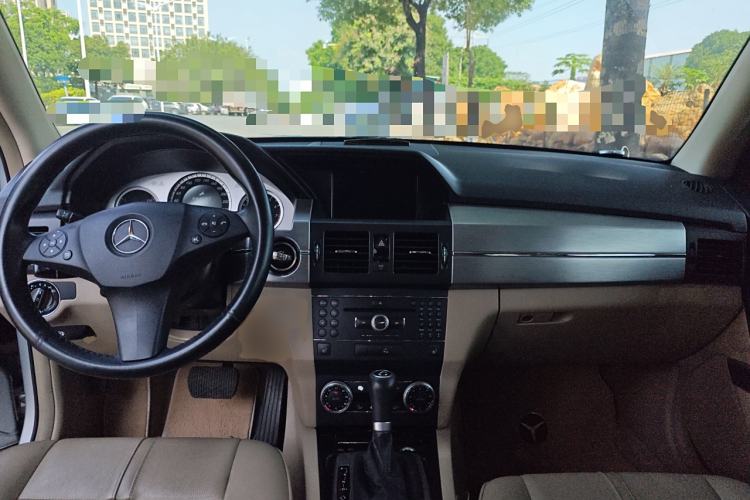Used Mercedes-Benz GLK-Class 2008 GLK 300 4MATIC Luxury Model Center Console