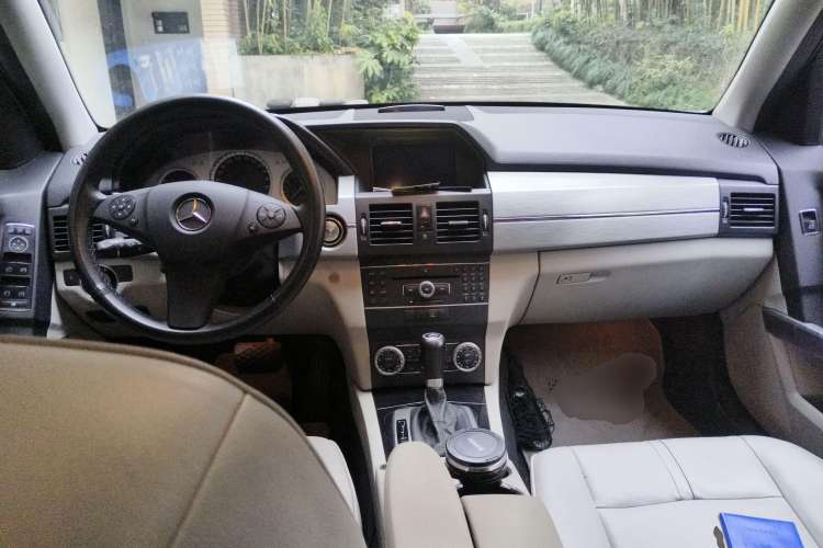 Used Mercedes-Benz GLK-Class 2008 GLK 350 4MATIC Center Console