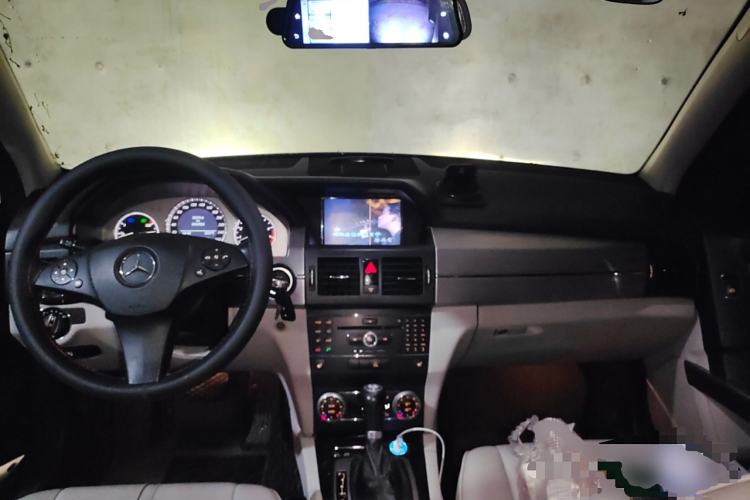 Used Mercedes-Benz GLK-Class 2008 GLK 350 4MATIC Center Console