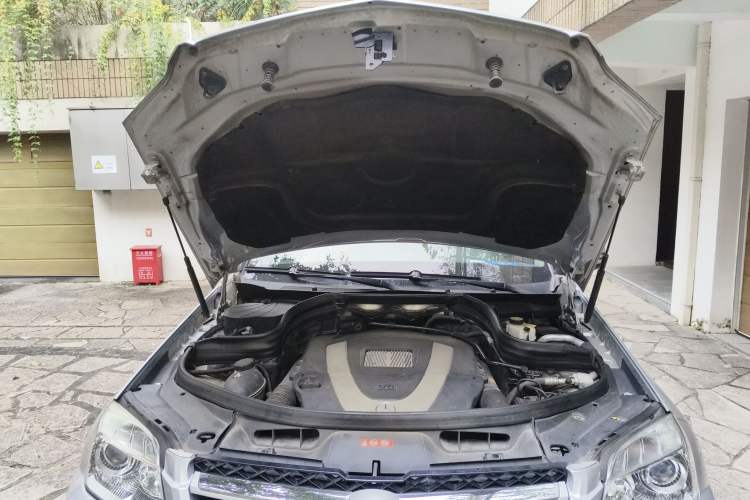 Used Mercedes-Benz GLK-Class 2008 GLK 350 4MATIC Engine Bay