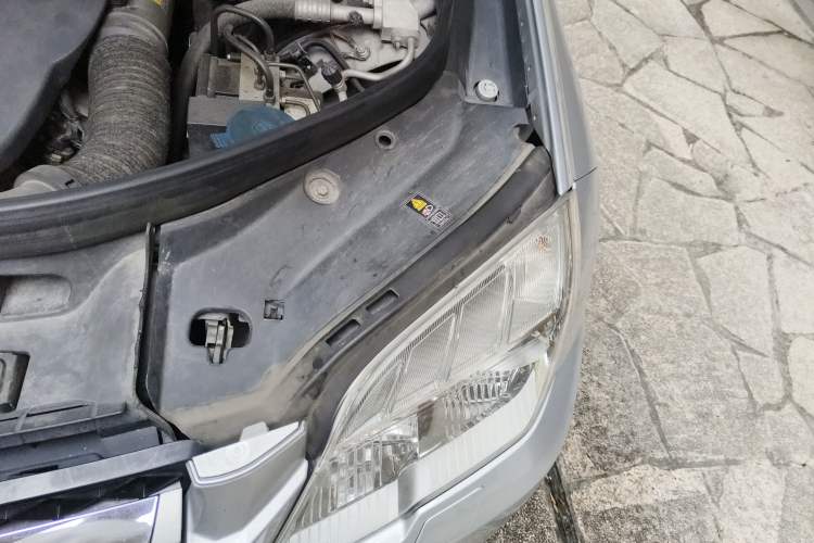 Used Mercedes-Benz GLK-Class 2008 GLK 350 4MATIC Engine Bay Left