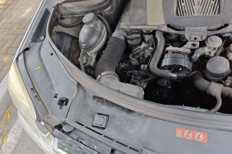 Used Mercedes-Benz GLK-Class 2008 GLK 300 4MATIC Luxury Model Engine Bay Right