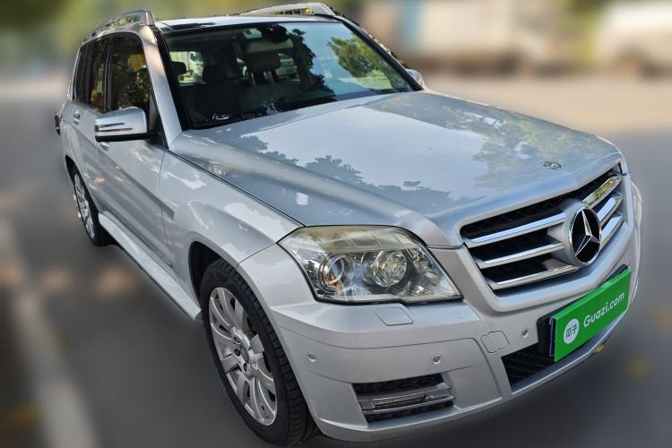 Used Mercedes-Benz GLK-Class 2008 GLK 300 4MATIC Luxury Model Front Right 45 Deg