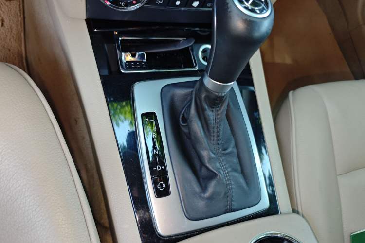 Used Mercedes-Benz GLK-Class 2008 GLK 300 4MATIC Luxury Model Gear Lever