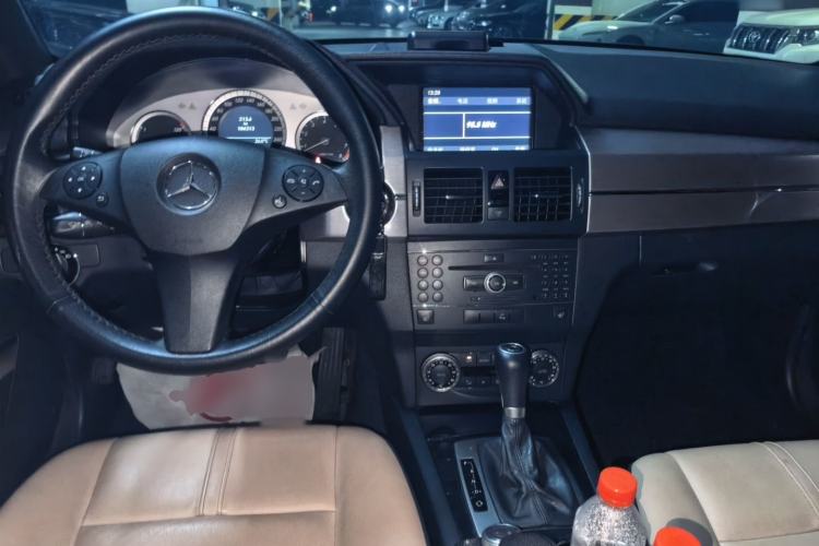 Used Mercedes-Benz GLK-Class 2008 GLK 300 4MATIC Luxury Model Center Console