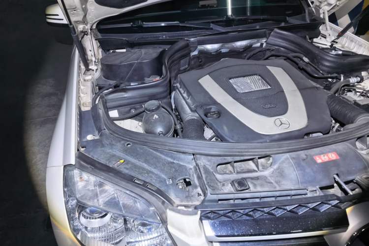 Used Mercedes-Benz GLK-Class 2008 GLK 300 4MATIC Luxury Model Engine Bay Right