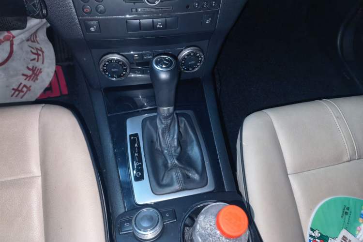 Used Mercedes-Benz GLK-Class 2008 GLK 300 4MATIC Luxury Model Gear Lever