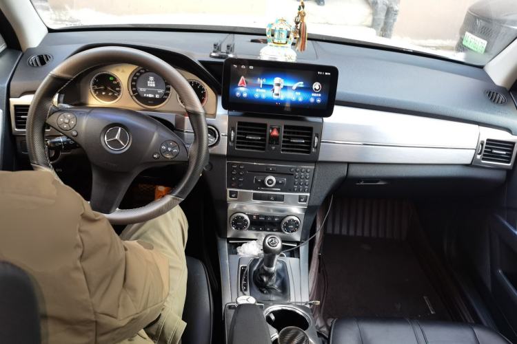 Used Mercedes-Benz GLK-Class 2008 GLK 300 4MATIC Luxury Model Center Console