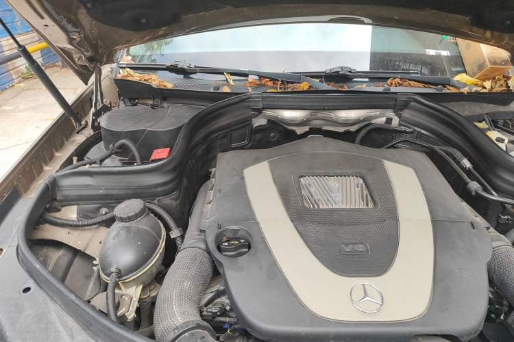 Used Mercedes-Benz GLK-Class 2008 GLK 300 4MATIC Luxury Model Engine Bay Right