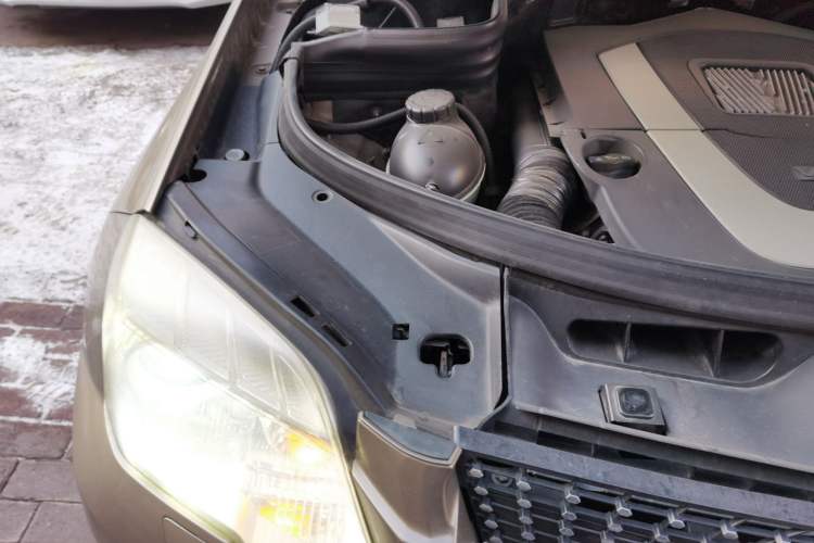 Used Mercedes-Benz GLK-Class 2008 GLK 300 4MATIC Luxury Model Engine Bay Right