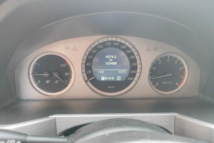 Used Mercedes-Benz GLK-Class 2008 GLK 300 4MATIC Luxury Model Odometer Close Up
