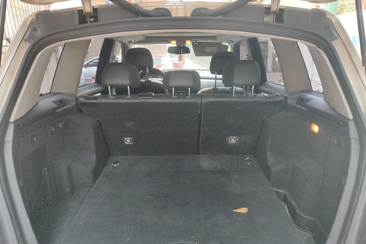 Used Mercedes-Benz GLK-Class 2008 GLK 300 4MATIC Luxury Model Trunk