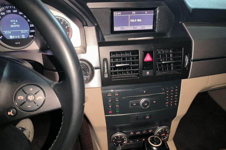 Used Mercedes-Benz GLK-Class 2010 GLK 300 4MATIC Fashion Model Audio And AC Panel