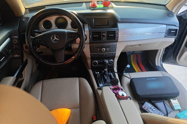 Used Mercedes-Benz GLK-Class 2010 GLK 300 4MATIC Fashion Model Center Console