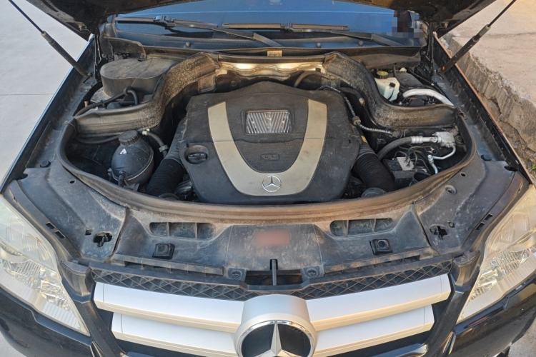 Used Mercedes-Benz GLK-Class 2010 GLK 300 4MATIC Fashion Model Engine Bay