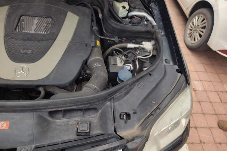 Used Mercedes-Benz GLK-Class 2010 GLK 300 4MATIC Fashion Model Engine Bay Left