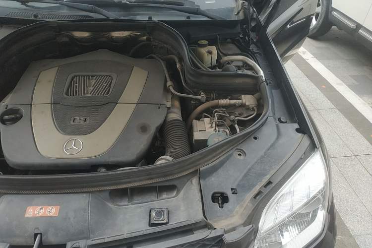 Used Mercedes-Benz GLK-Class 2010 GLK 300 4MATIC Fashion Model Engine Bay Left