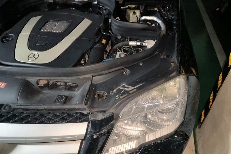 Used Mercedes-Benz GLK-Class 2010 GLK 300 4MATIC Fashion Model Engine Bay Left