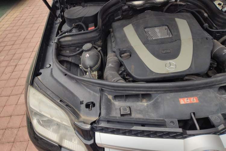 Used Mercedes-Benz GLK-Class 2010 GLK 300 4MATIC Fashion Model Engine Bay Right