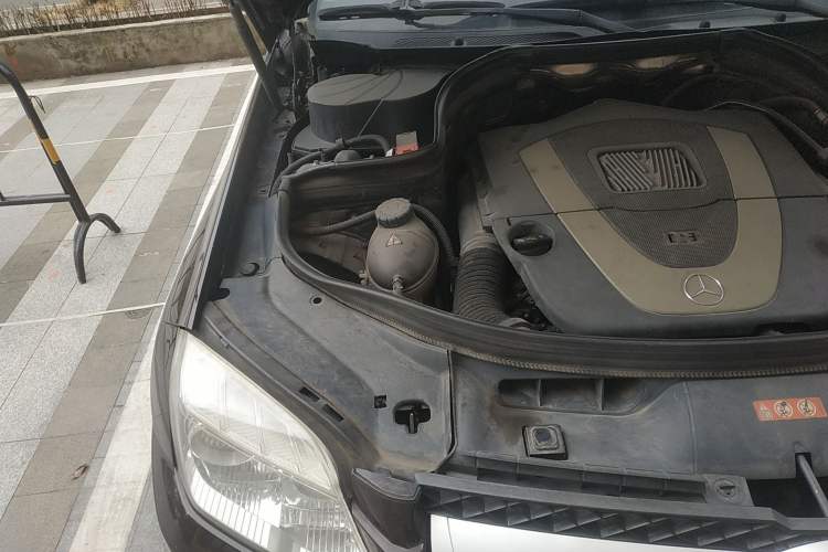Used Mercedes-Benz GLK-Class 2010 GLK 300 4MATIC Fashion Model Engine Bay Right
