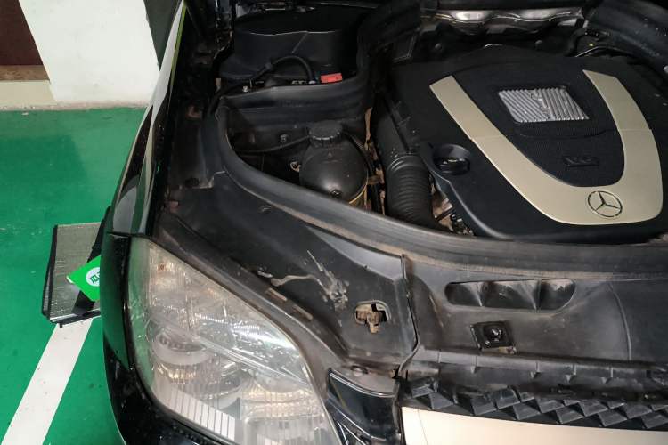 Used Mercedes-Benz GLK-Class 2010 GLK 300 4MATIC Fashion Model Engine Bay Right