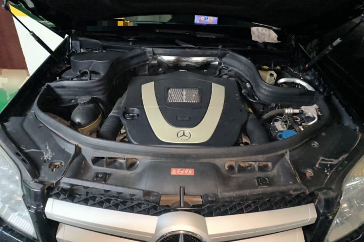Used Mercedes-Benz GLK-Class 2010 GLK 300 4MATIC Fashion Model Engine Bay