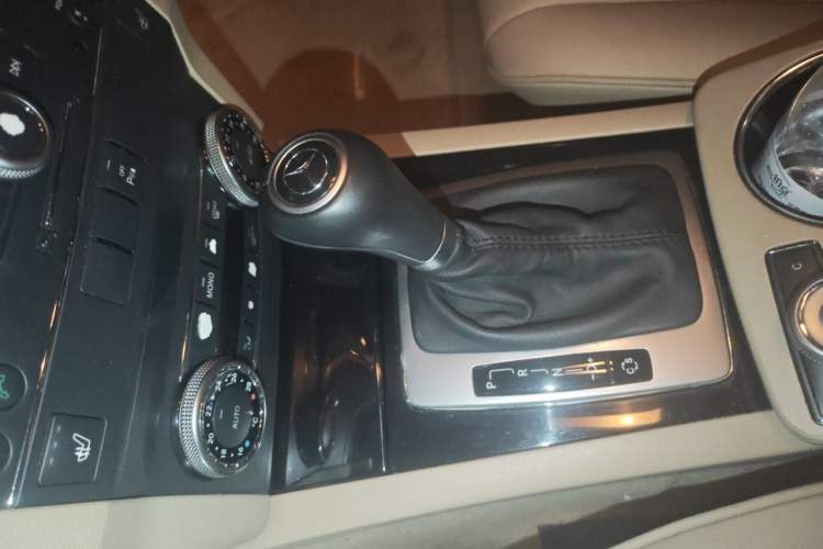 Used Mercedes-Benz GLK-Class 2010 GLK 300 4MATIC Fashion Model Gear Lever