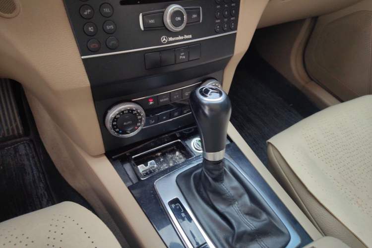 Used Mercedes-Benz GLK-Class 2010 GLK 300 4MATIC Fashion Model Gear Lever