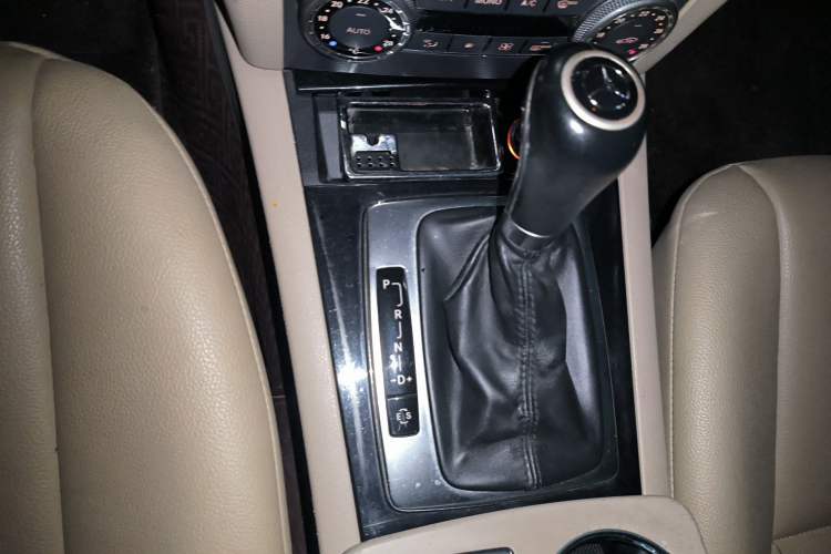 Used Mercedes-Benz GLK-Class 2010 GLK 300 4MATIC Fashion Model Gear Lever