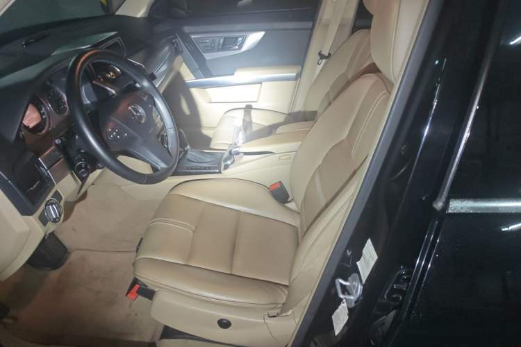 Used Mercedes-Benz GLK-Class 2010 GLK 300 4MATIC Fashion Model Left Front Seat