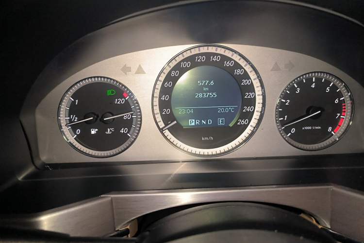 Used Mercedes-Benz GLK-Class 2010 GLK 300 4MATIC Fashion Model Odometer Close Up