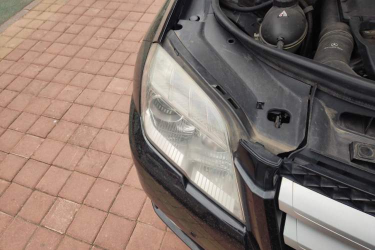 Used Mercedes-Benz GLK-Class 2010 GLK 300 4MATIC Fashion Model Right Front Headlight