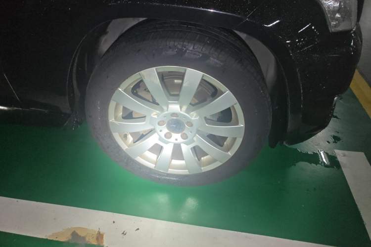 Used Mercedes-Benz GLK-Class 2010 GLK 300 4MATIC Fashion Model Right Front Wheel Hub