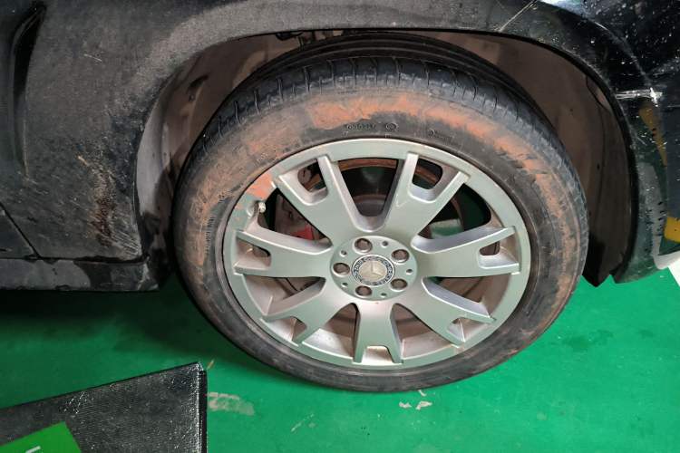 Used Mercedes-Benz GLK-Class 2010 GLK 300 4MATIC Fashion Model Right Front Wheel Hub