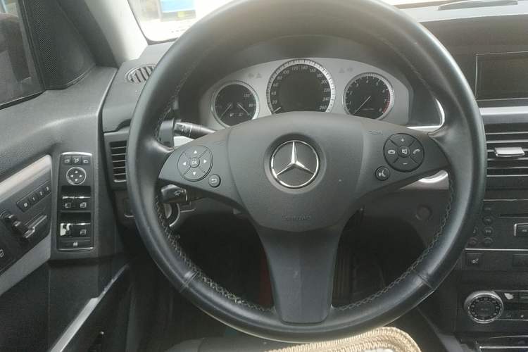 Used Mercedes-Benz GLK-Class 2010 GLK 300 4MATIC Fashion Model Steering Wheel