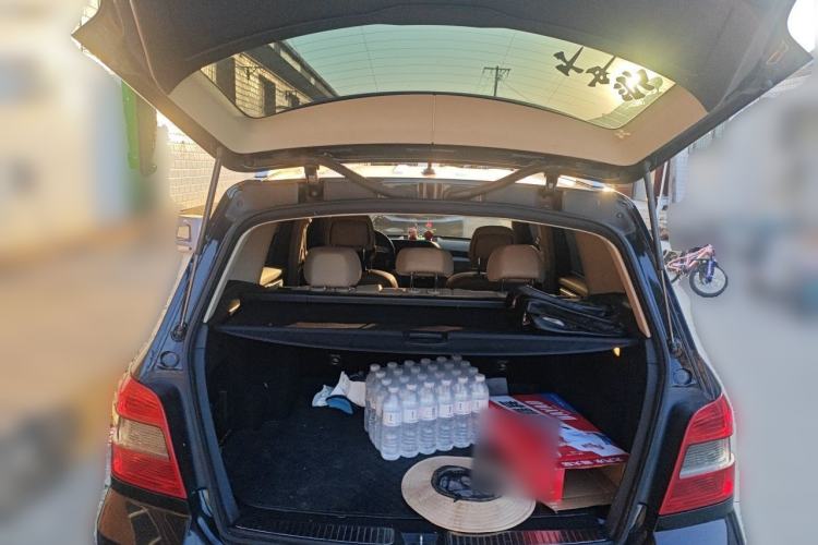 Used Mercedes-Benz GLK-Class 2010 GLK 300 4MATIC Fashion Model Trunk